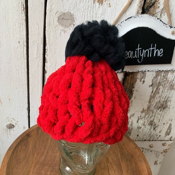 Handmade chunky knit hat with raw wool pom pom - Picture 2 of 5
